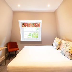 Standard Zimmer mit Kingsize-Bett